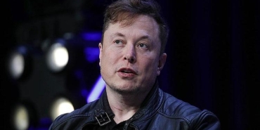 elon-musk-premier-ligin-dev-kadrosunu-satin-aliyor-babasi-duyurdu-WCwztOYY.jpg